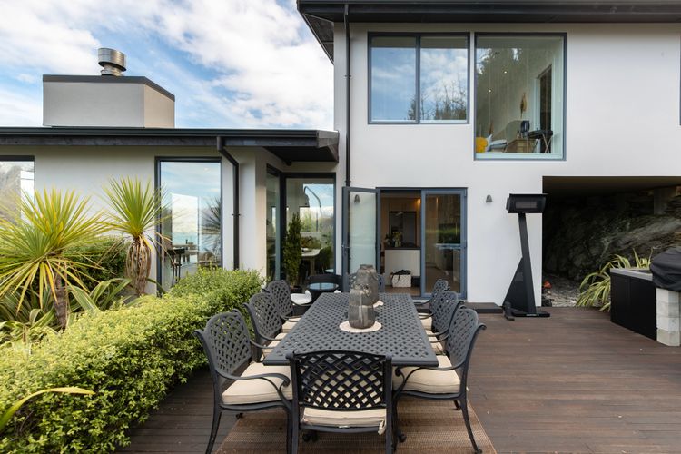 Luxury Lake View Retreat with Hot Tub