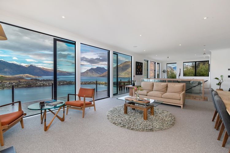 Luxury Lake View Retreat with Hot Tub