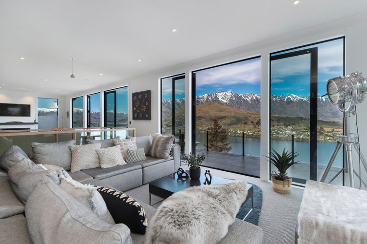 Luxury Lake View Retreat with Hot Tub