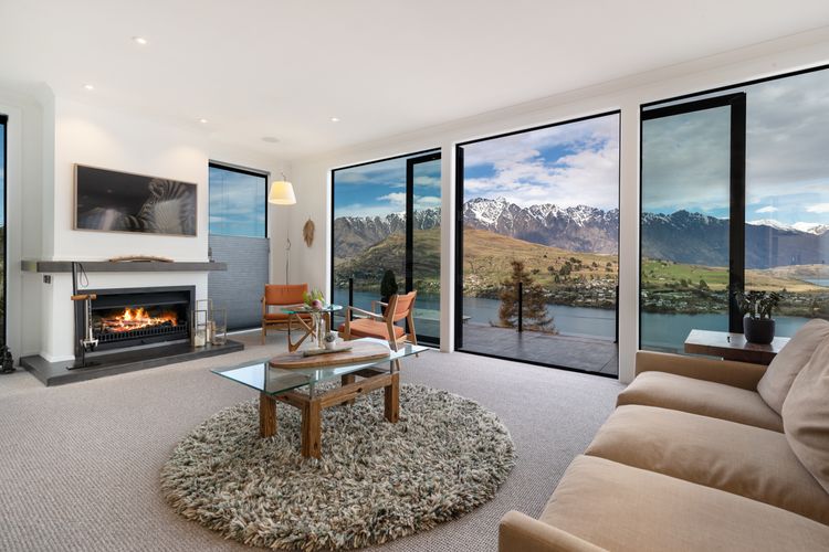 Luxury Lake View Retreat with Hot Tub