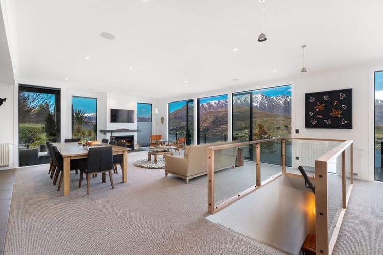Luxury Lake View Retreat with Hot Tub