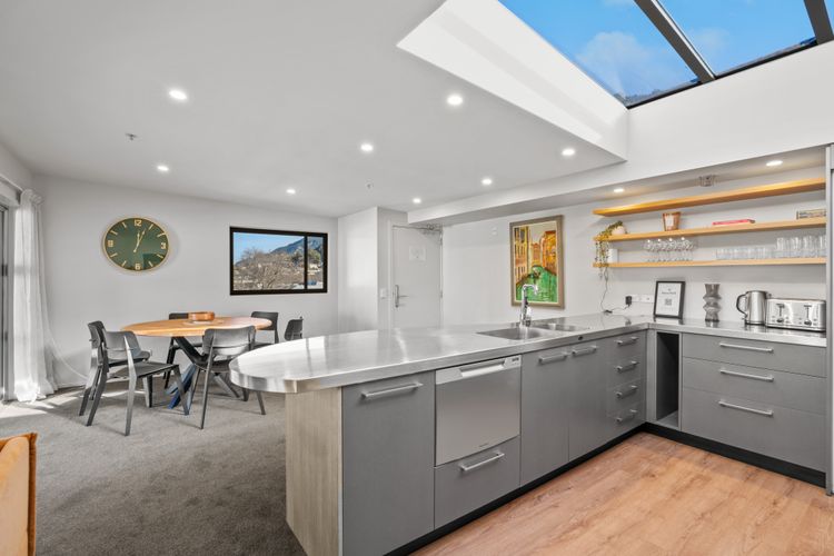 Cecil Peak View Apartment