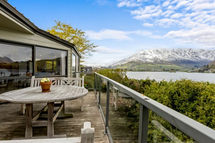 Perfect on Perkins – Lake views