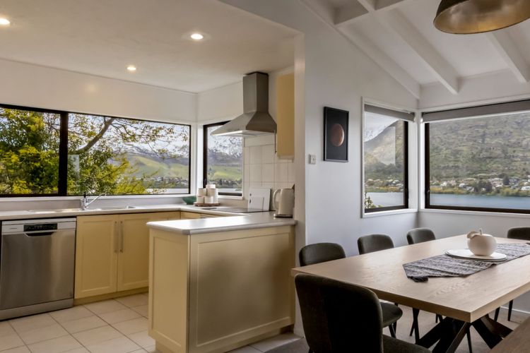 Perfect on Perkins – Lake views