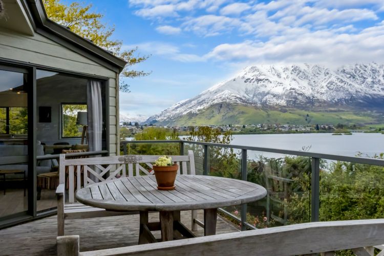 Perfect on Perkins – Lake views