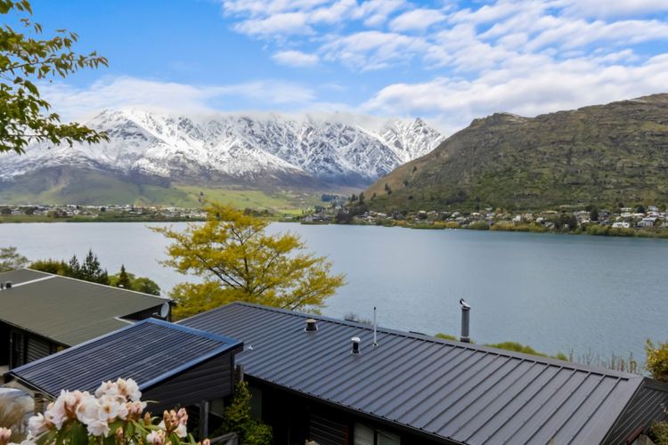 Perfect on Perkins – Lake views