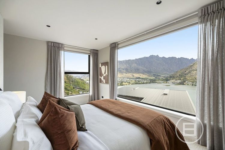 The Middleton Escape I Private Spa, Lake Views & L