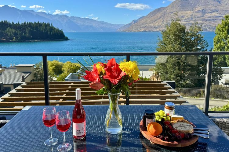 Lakefront 912 The Beacon | 3 Bedroom