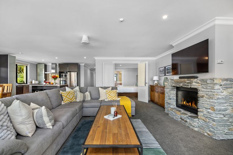 Lakefront 912 The Beacon | 3 Bedroom