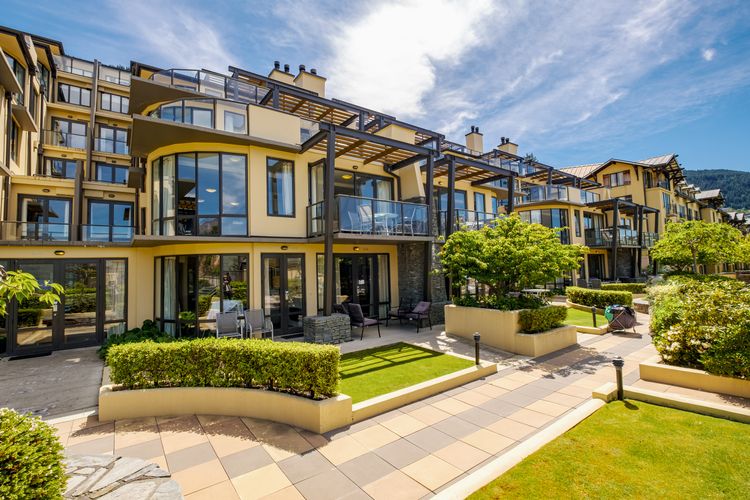 Lakefront at 911 The Beacon | Studio