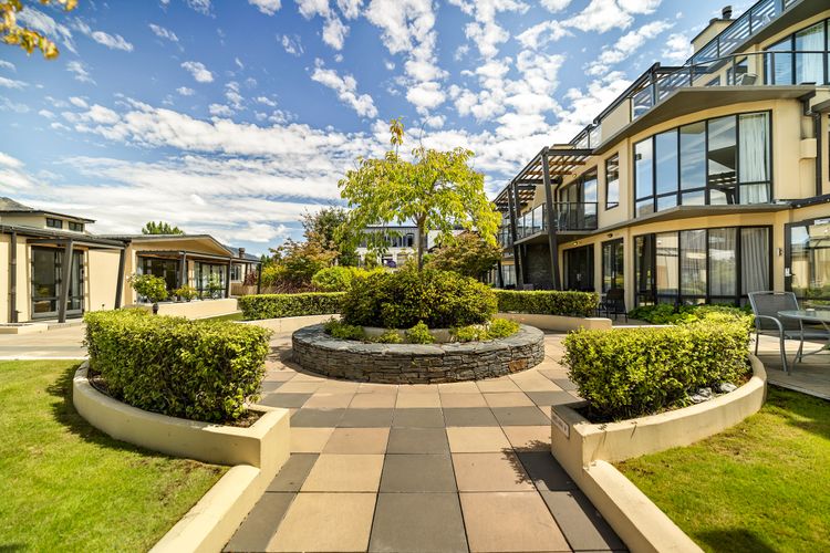 Lakefront at 911 The Beacon | Studio