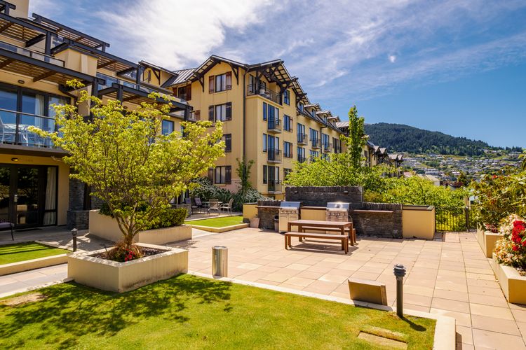 Lakefront at 911 The Beacon | Studio