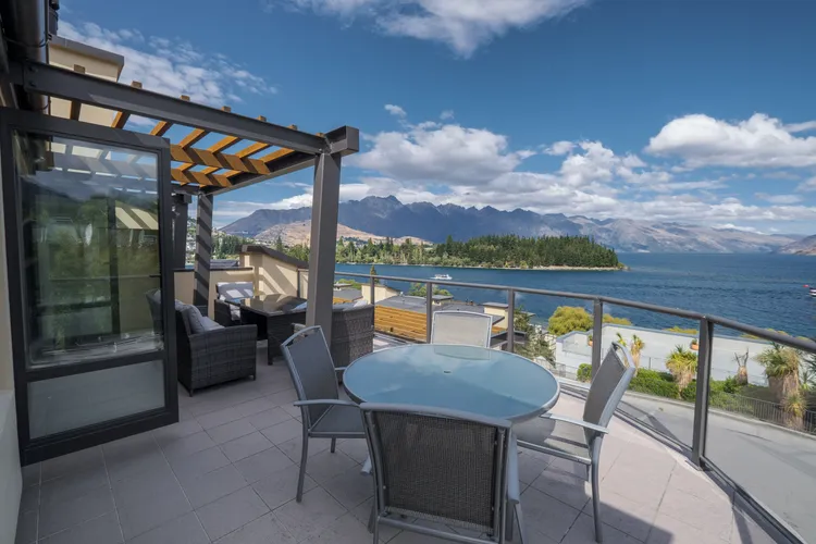Lakefront at 912 The Beacon | 2 Bedroom