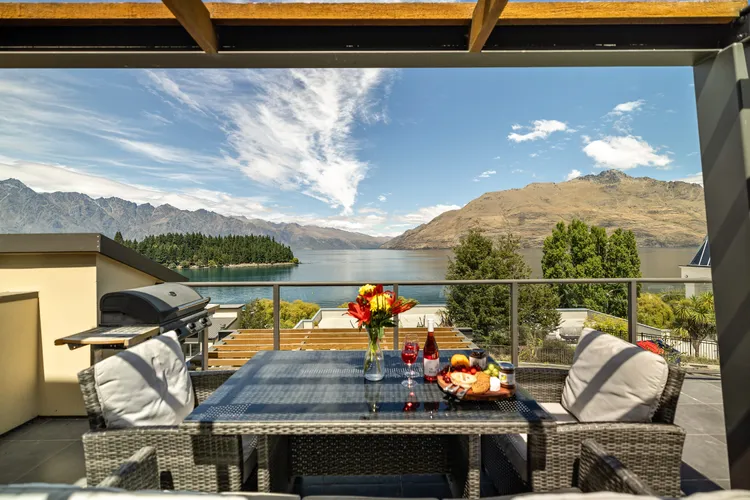 Lakefront at 912 The Beacon | 2 Bedroom
