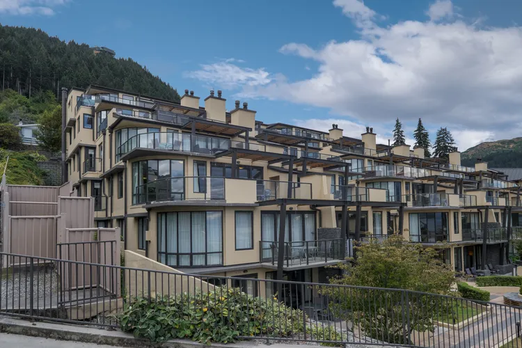 Lakefront at 912 The Beacon | 2 Bedroom