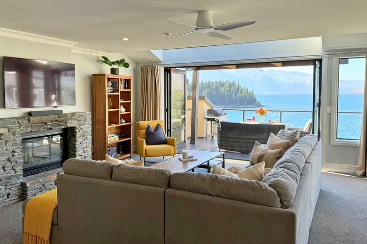 Lakefront at 912 The Beacon | 2 Bedroom