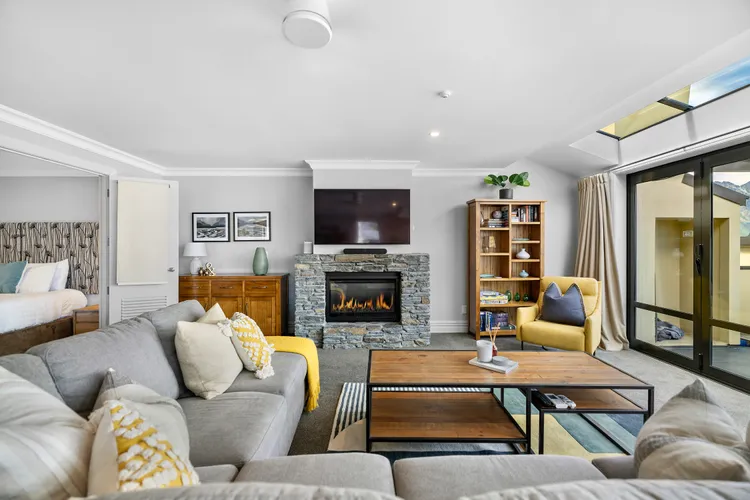 Lakefront at 912 The Beacon | 2 Bedroom
