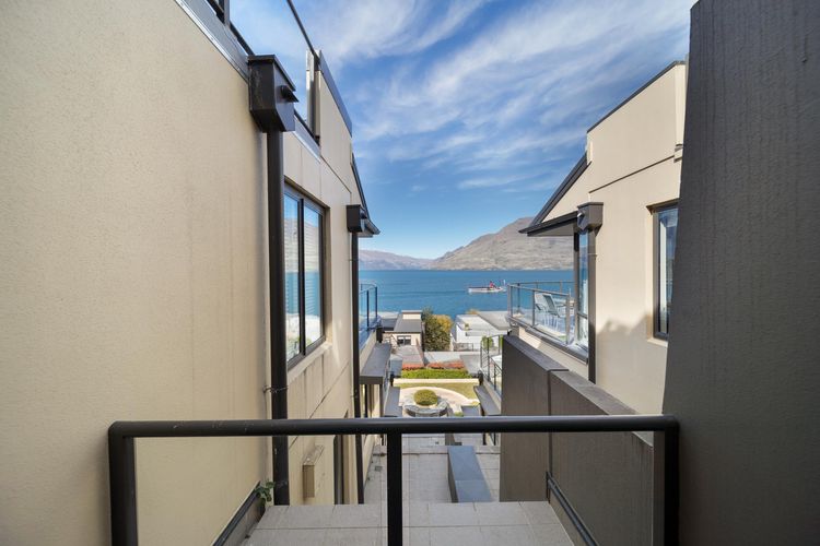 Beacon Lakeside Luxury 908 – 3 Bedroom