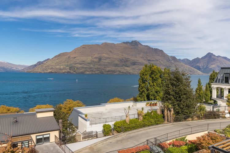 Beacon Lakeside Luxury 908 – 3 Bedroom