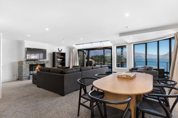 Beacon Lakeside Luxury 908 – 3 Bedroom