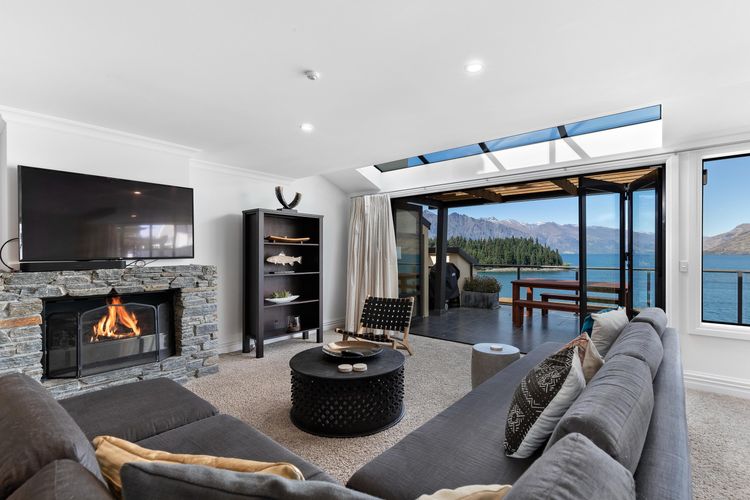 Beacon Lakeside Luxury 908 – 3 Bedroom