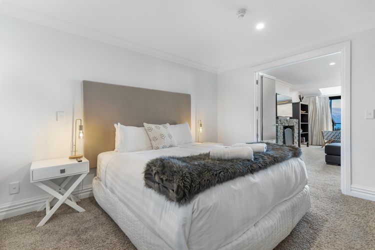 Beacon Lakeside Luxury 908 – 2 Bedroom