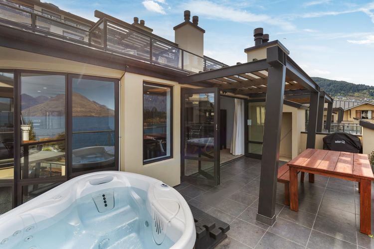 Beacon Lakeside Luxury 908 – 2 Bedroom