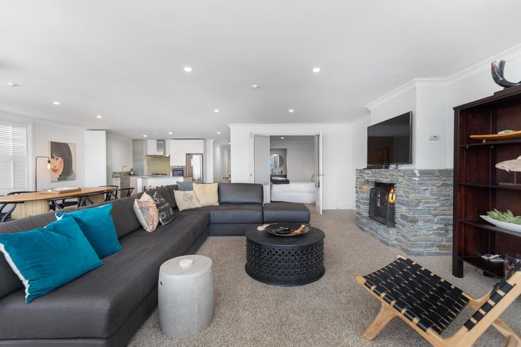 Beacon Lakeside Luxury 908 – 2 Bedroom