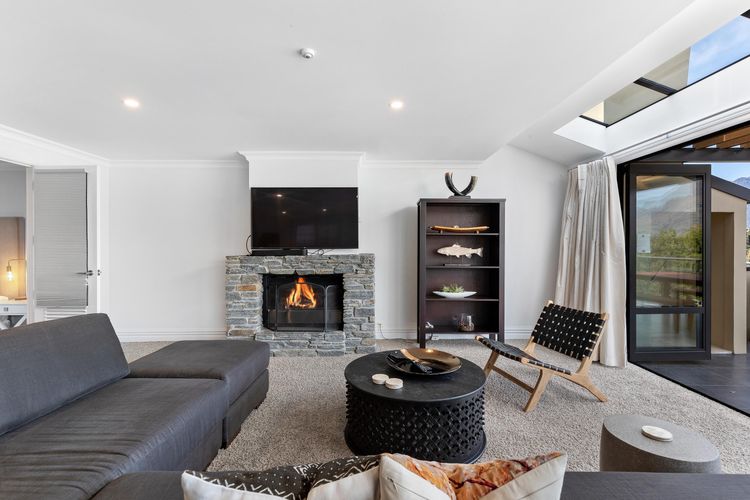 Beacon Lakeside Luxury 908 – 2 Bedroom