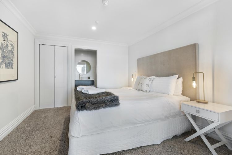 Beacon Lakeside Luxury 908 – 2 Bedroom