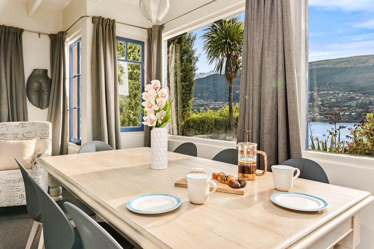 Sunny Lakeview Villa