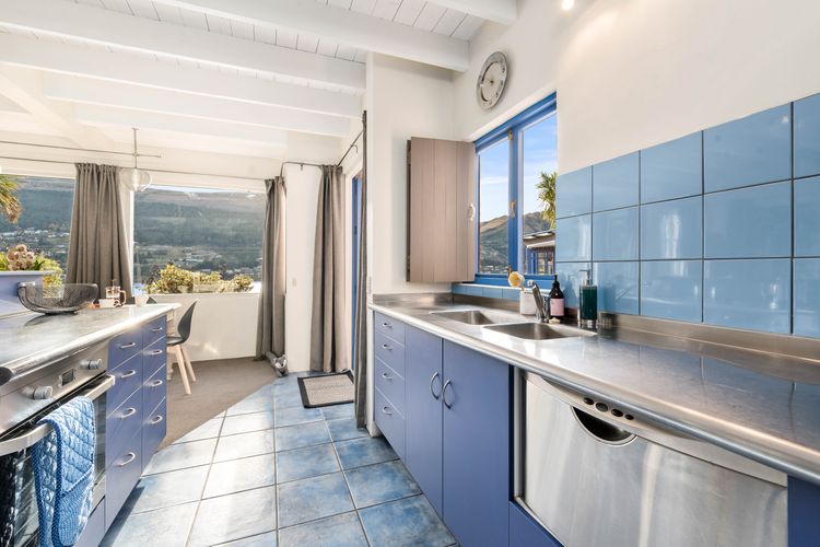 Sunny Lakeview Villa