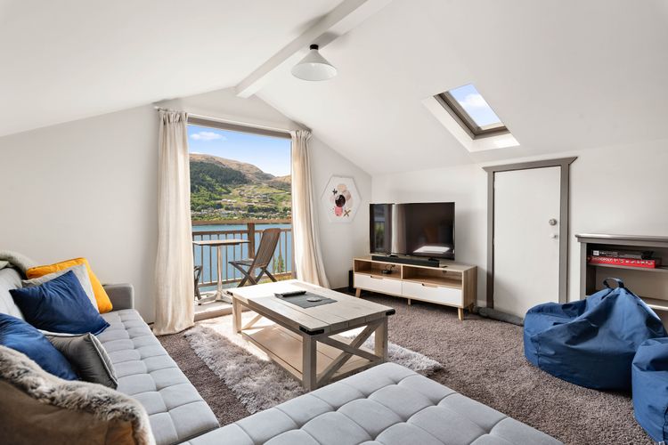 Sunny Lakeview Villa