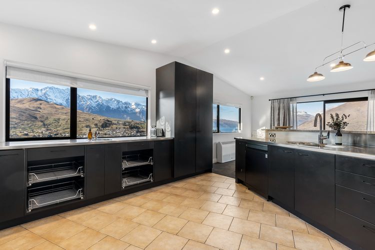 The Star of Queenstown Hill