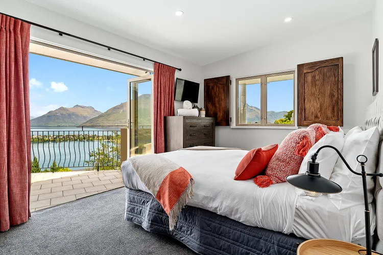 The Star of Queenstown Hill