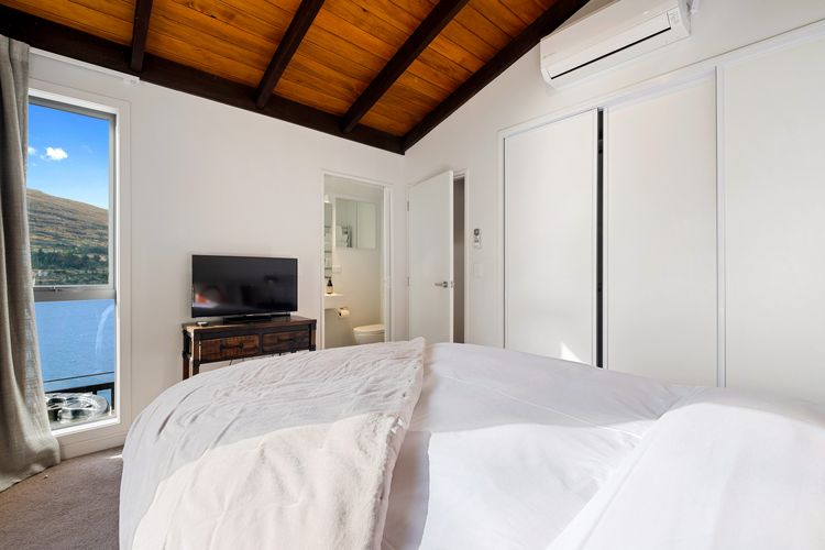 Queenstown Lakefront Dream | 3 Bed