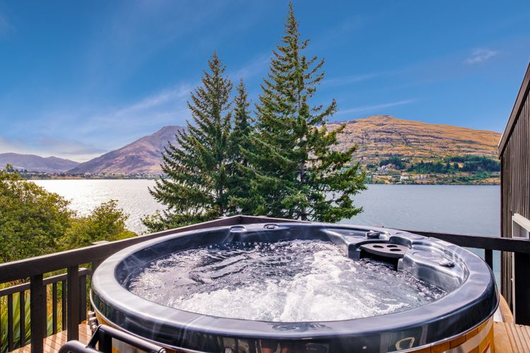Queenstown Lakefront Dream | 3 Bed