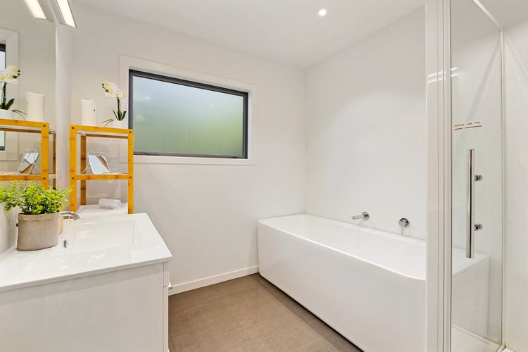 Queenstown Lakefront Dream | 3 Bed