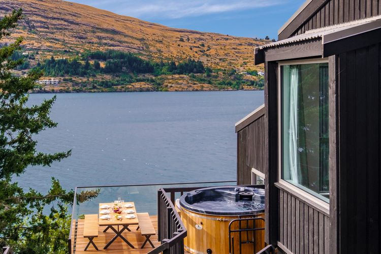 Queenstown Lakefront Dream | 3 Bed