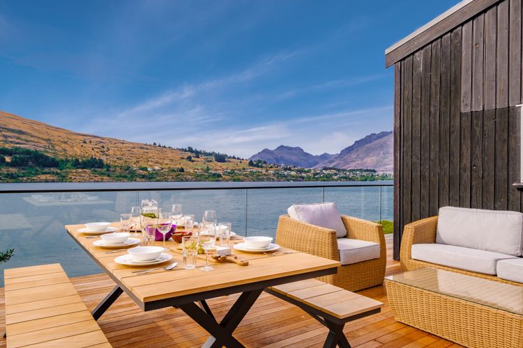 Queenstown Lakefront Dream | 3 Bed