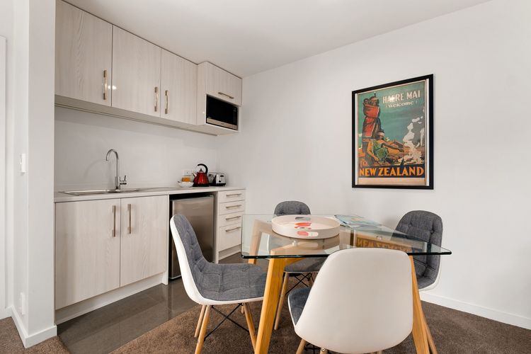 Queenstown Lakefront Dream | 4 Bed