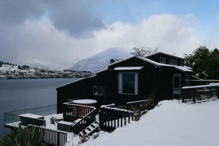 Queenstown Lakefront Dream | 4 Bed