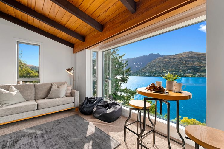 Queenstown Lakefront Dream | 4 Bed
