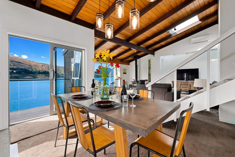 Queenstown Lakefront Dream | 4 Bed
