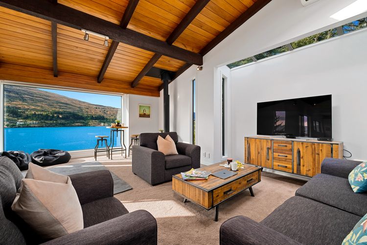 Queenstown Lakefront Dream | 4 Bed