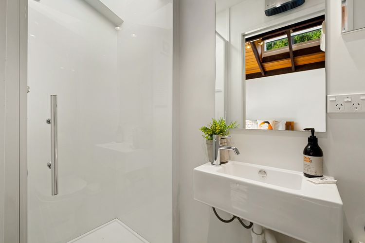 Queenstown Lakefront Dream | 4 Bed