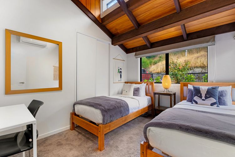 Queenstown Lakefront Dream | 4 Bed