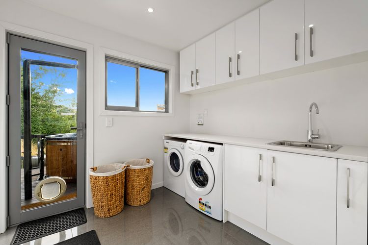 Queenstown Lakefront Dream | 4 Bed