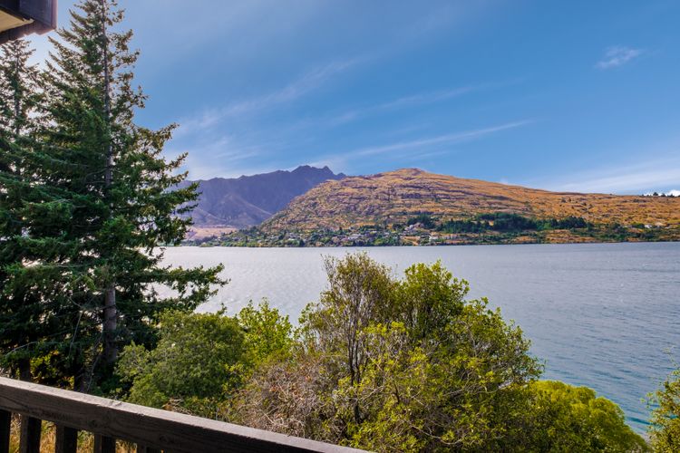 Queenstown Lakefront Dream | 4 Bed