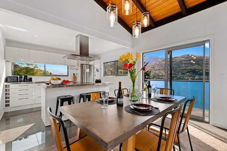 Queenstown Lakefront Dream | 4 Bed